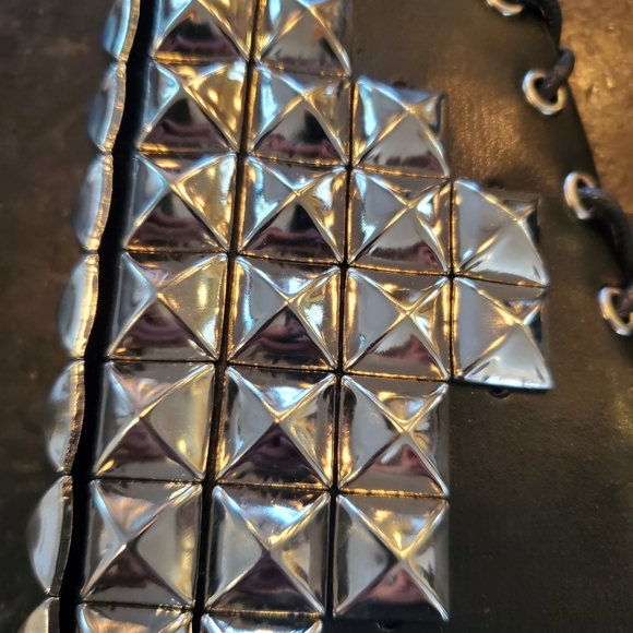 🐕 Pair of black leather studded gauntlets - Picture 4 of 6